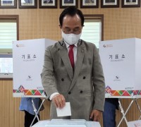 박상돈 천안시장 후보 사전투표 참여