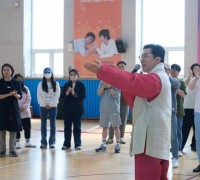 박경귀 시장, 4월 27일 초연 앞둔 뮤지컬 ‘필사즉생’ 연습현장 방문