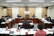 세종시의회 교육안전위원회가 시교육청의 내년도 예산안을 심사하고 있다.